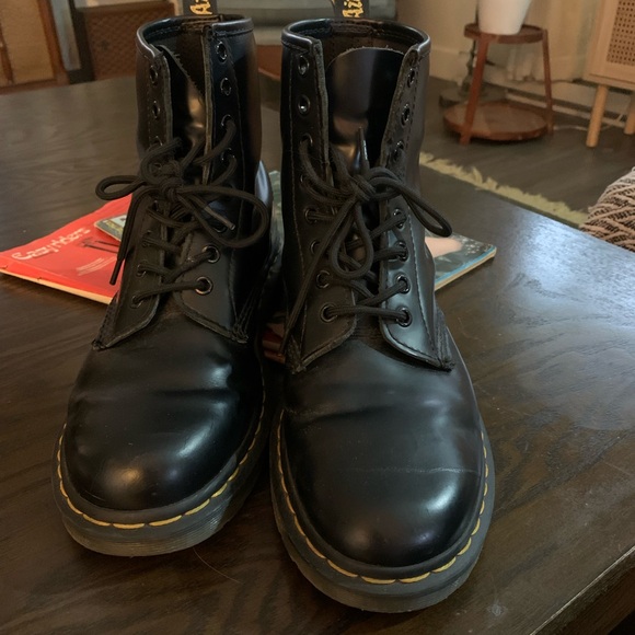 Dr. I Martens 1460 Women’s Smooth Leather Lace Up Boots - Picture 3 of 6